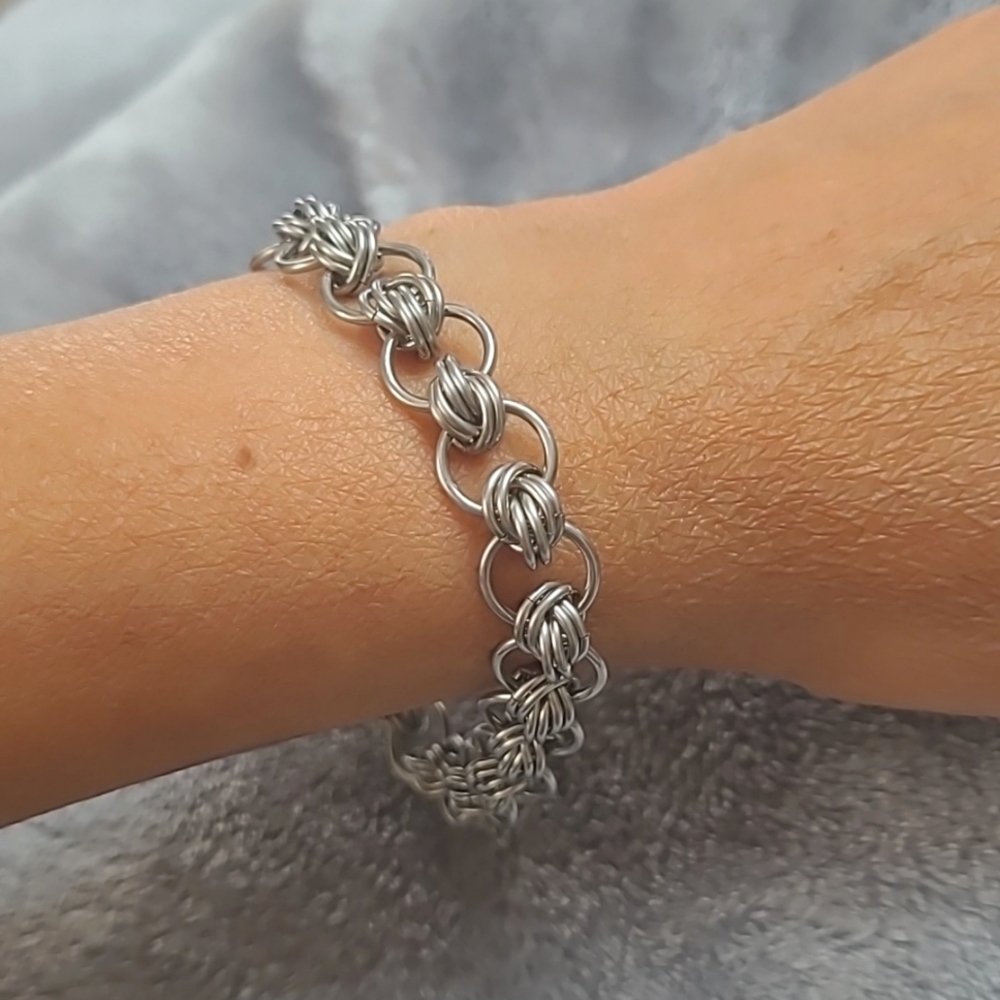 NWT Handmade Chainmaille Love Knot Bracelet